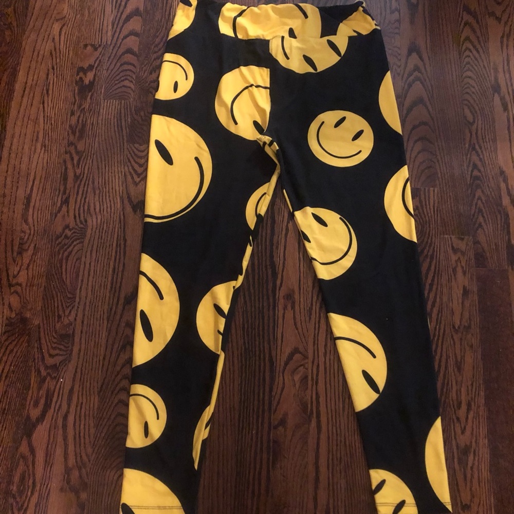 NWOT Lularoe Smiley TC